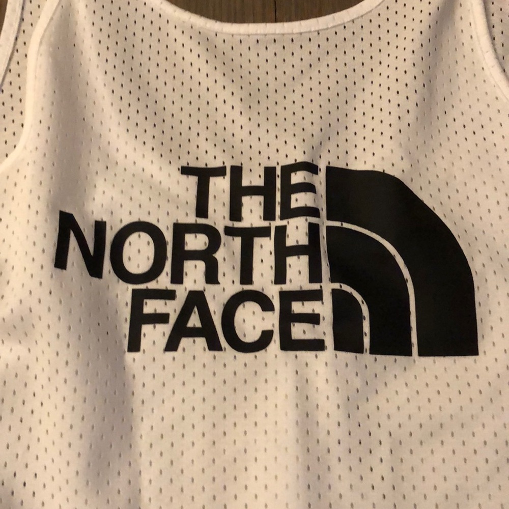 North Face NWT mesh tank top😍🔥🎉💃🧘♀️🧗♀️ - Picture 4 of 10